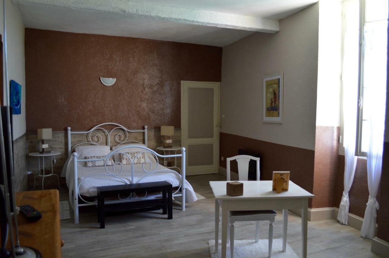 Le Prieure Bed and Breakfast Saint-Pey-de-Castets Exterior foto