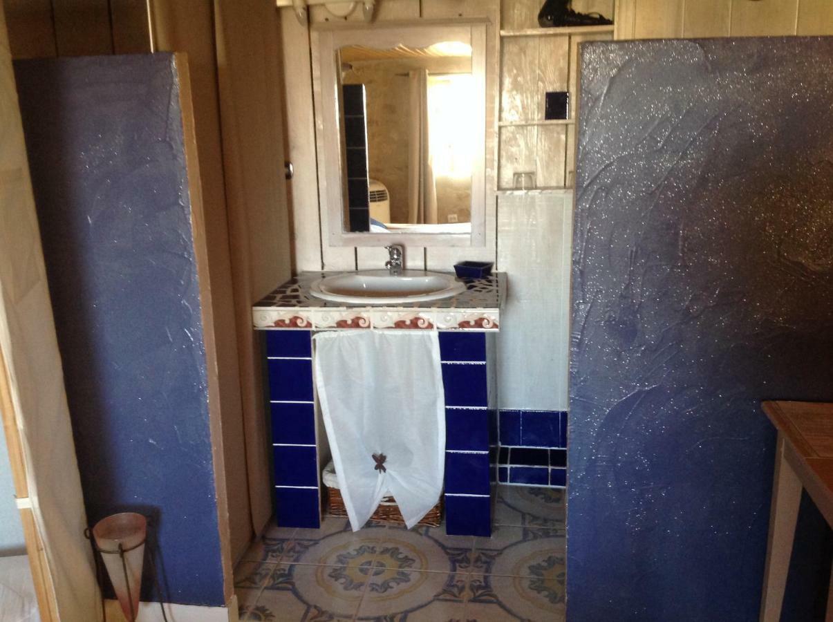 Le Prieure Bed and Breakfast Saint-Pey-de-Castets Exterior foto
