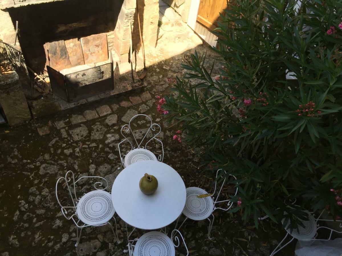 Le Prieure Bed and Breakfast Saint-Pey-de-Castets Exterior foto